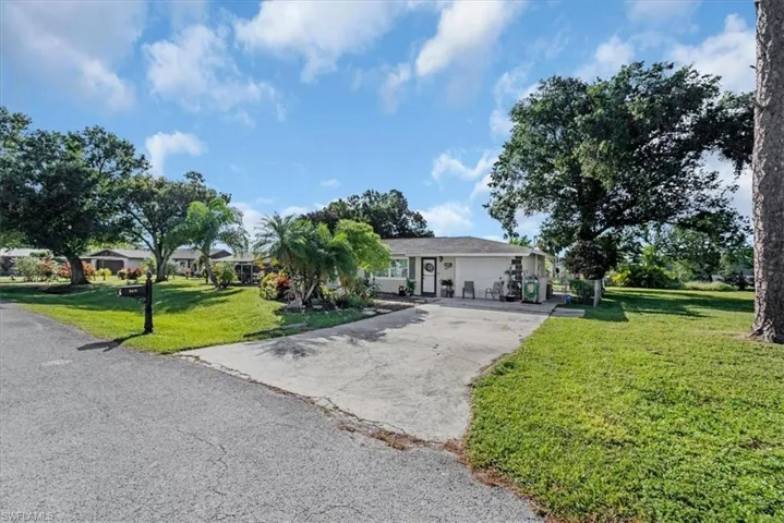 369 Lakeview Dr, North Fort Myers, Florida 33917