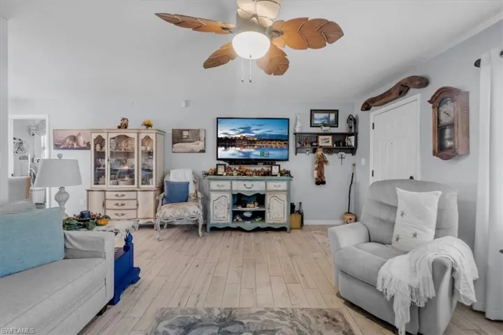 369 Lakeview Dr, North Fort Myers, Florida 33917