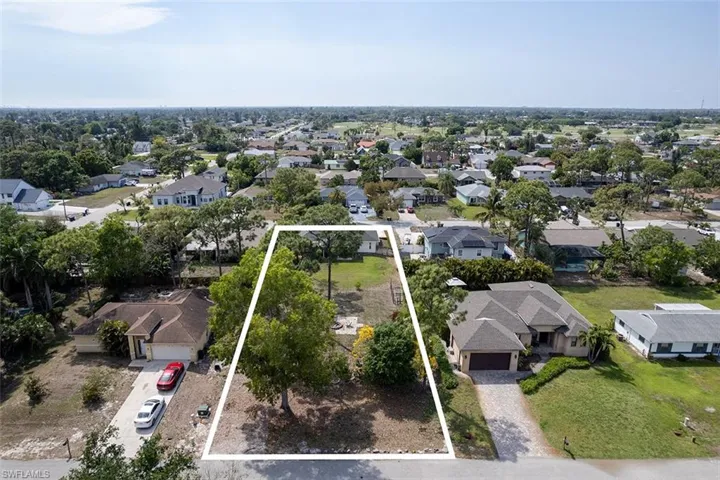 LOT OFFERED FOR SALE BEHIND THE PROPERTY. SOLD SEPARATE.