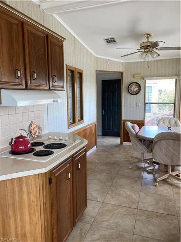 Large eat-in kitchen with lots of cabinets