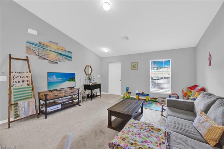 733  Holmes  AVE, Lehigh Acres, FL 33974