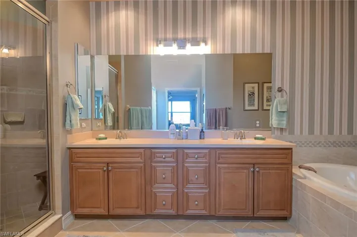 10498  Smokehouse Bay  DR, Naples, FL 34120