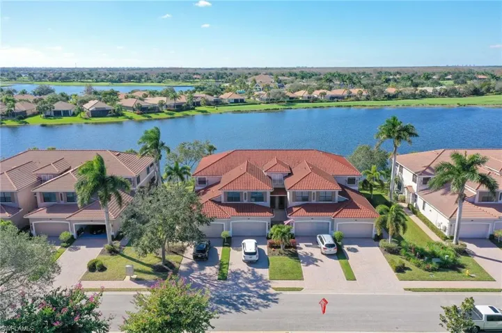 10498  Smokehouse Bay  DR, Naples, FL 34120
