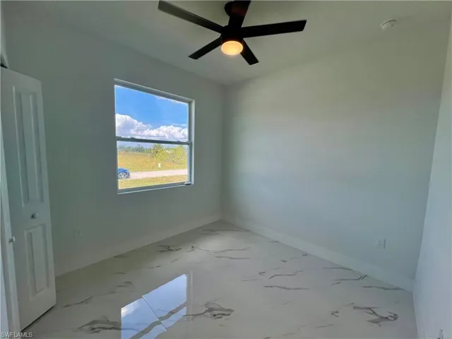 Guest bedroom with ceiling fan