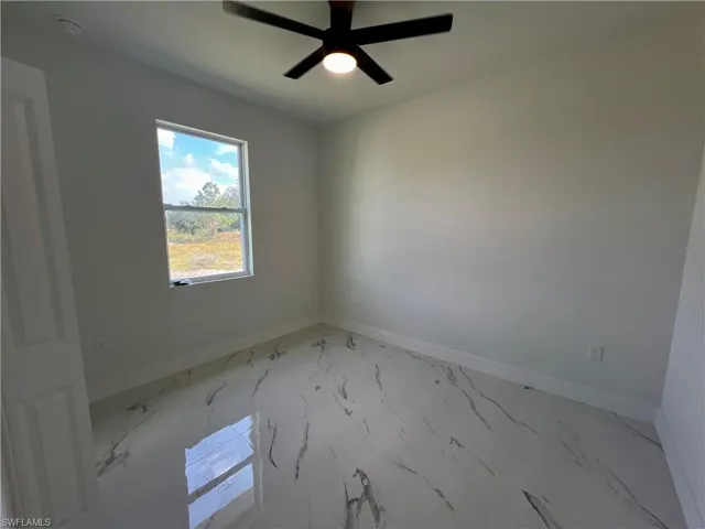 Guest bedroom with ceiling fan
