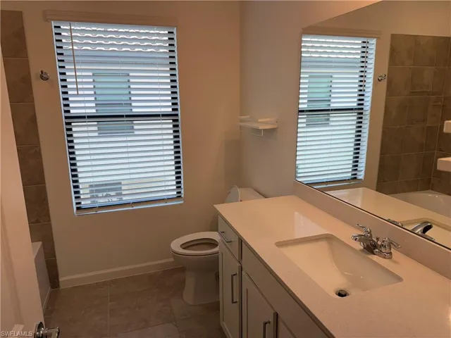 1672 Lake Jessup Cir, Cape Coral, Florida 33909