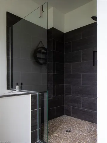 Bathroom featuring a tile shower