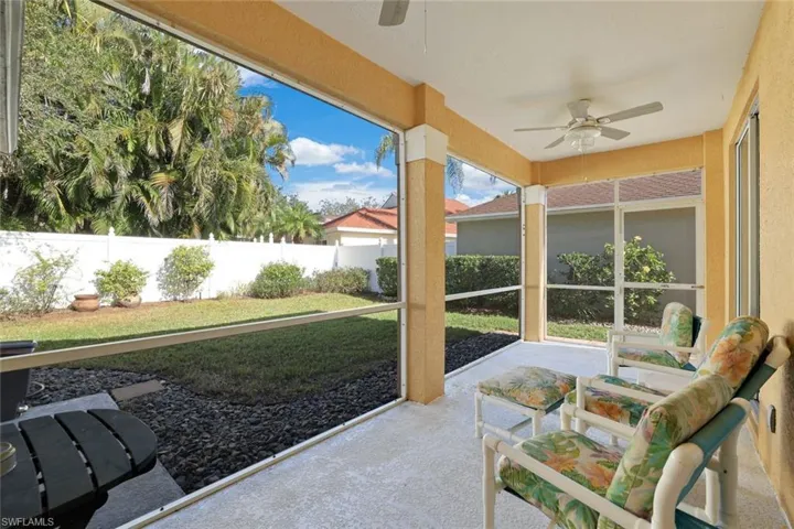 Sunroom / solarium with ceiling fan