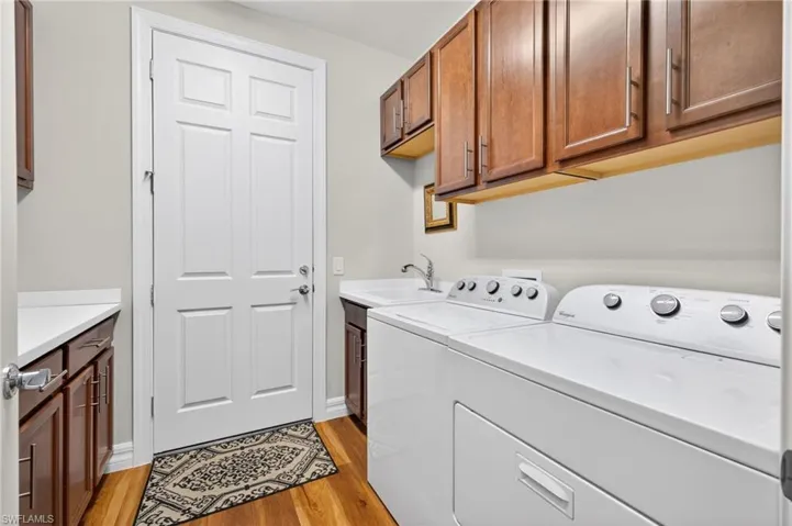 Spacious Laundry Room w/Sink & Cabinetry w/Countertop