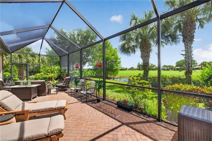 Enjoy Sun & Views Of Golf Course & Lake