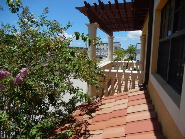 Balcony with a pergola