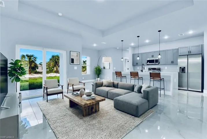 733  Cadis E ST, Lehigh Acres, FL 33974