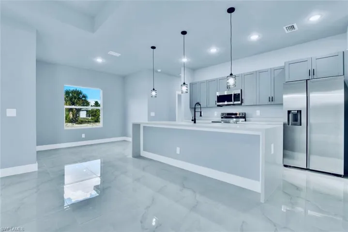 733  Cadis E ST, Lehigh Acres, FL 33974