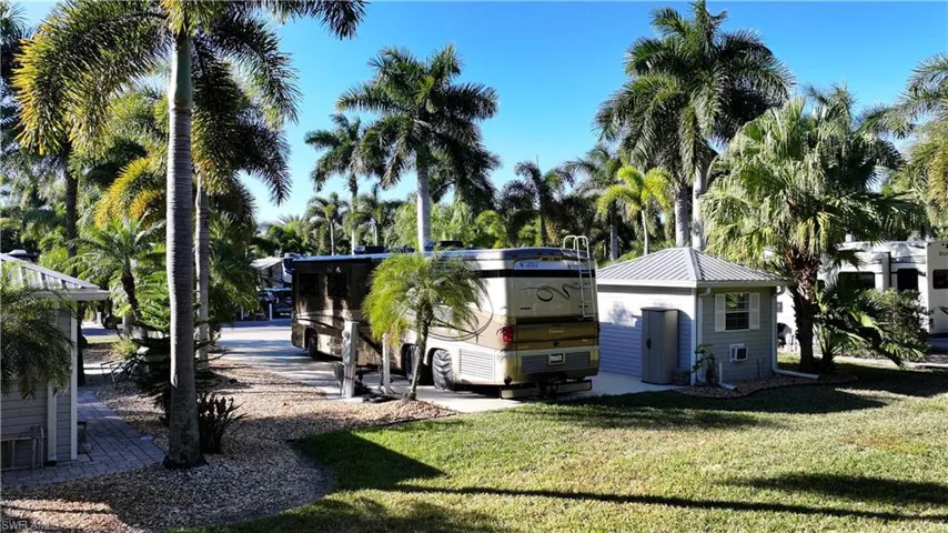10075  Ramblewood  CT, Fort Myers, FL 33905