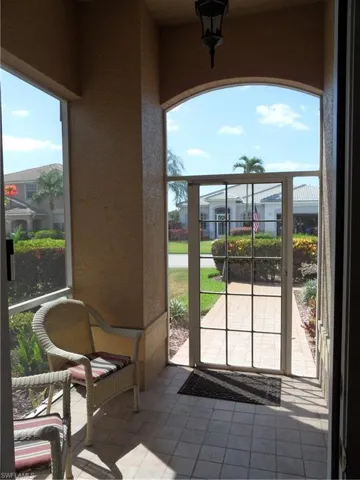 Screened entry for maximum breezes