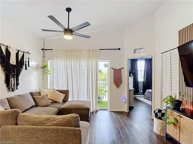 4241 Bellasol Cir 1923, Fort Myers, Florida 33916