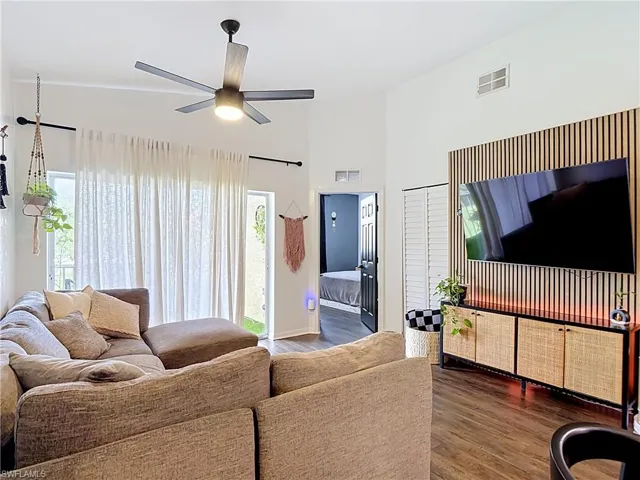 4241 Bellasol Cir 1923, Fort Myers, Florida 33916