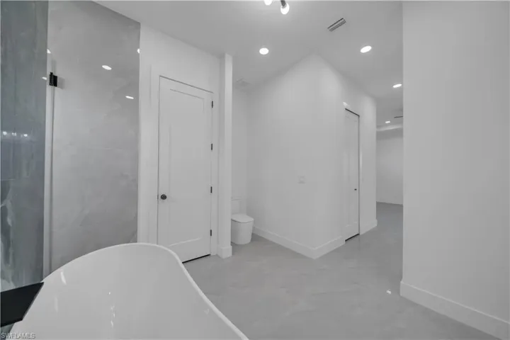 30 NE 11th  LN, Cape Coral, FL 33909