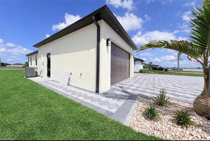 922  santa barbara N BLVD, Cape Coral, FL 33993