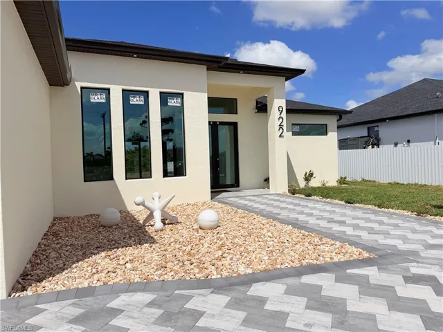922  santa barbara N BLVD, Cape Coral, FL 33993