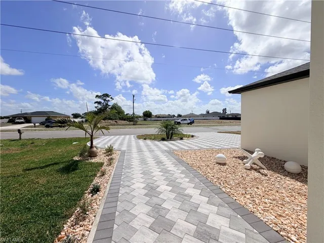 922  santa barbara N BLVD, Cape Coral, FL 33993