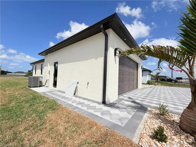 922  santa barbara N BLVD, Cape Coral, FL 33993