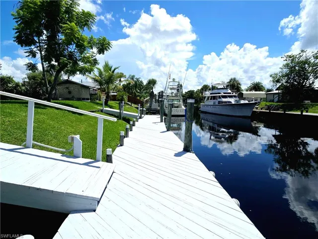 1102 Dolphin Lane, Moore Haven, FL  33471 in Turkey Creek (Ortona) on the Intercoastal