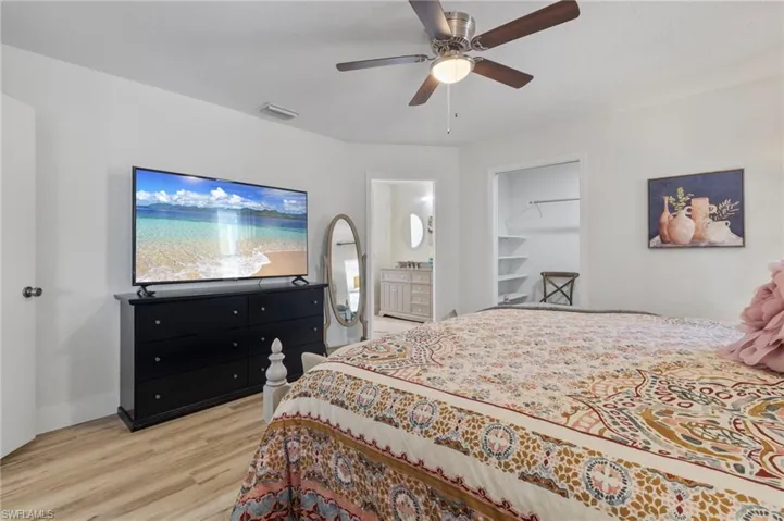 With Walk-In Closet