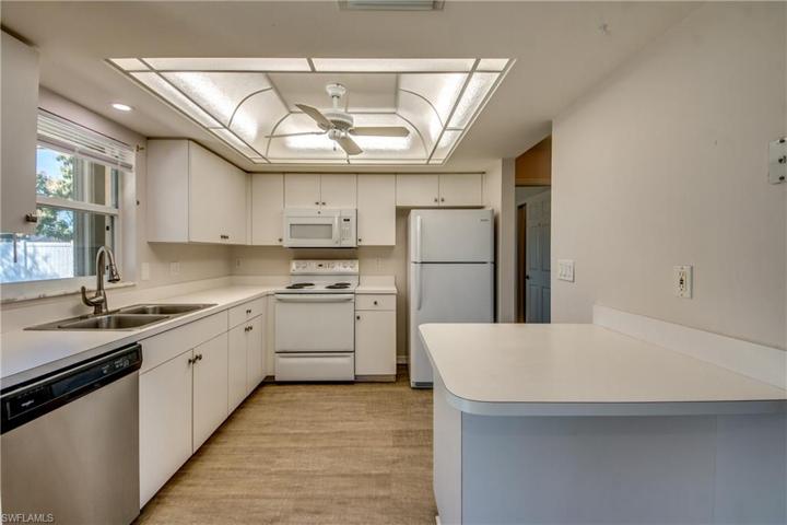 1724 SE 1st ST, CAPE CORAL FL 33990