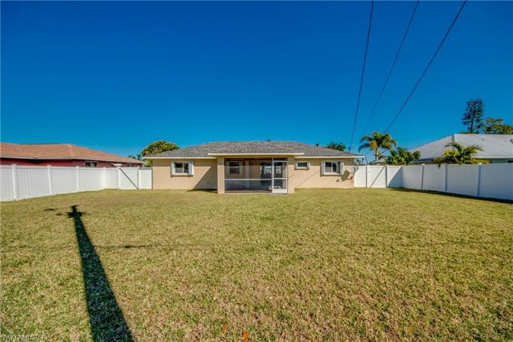 1724 SE 1st ST, CAPE CORAL FL 33990