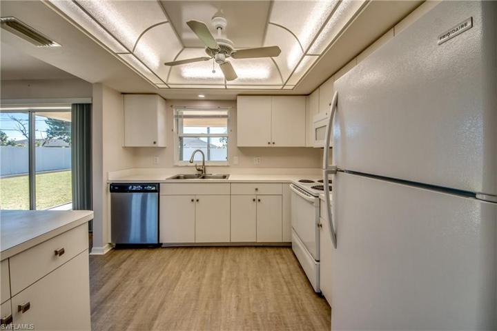 1724 SE 1st ST, CAPE CORAL FL 33990