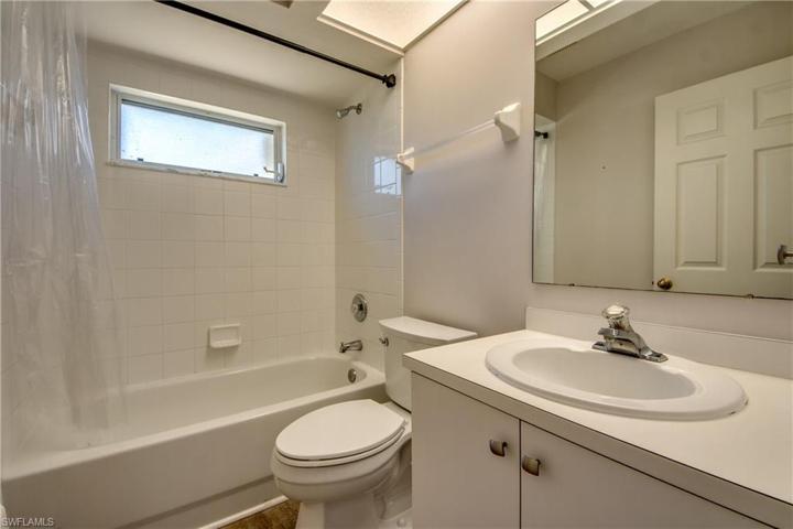 1724 SE 1st ST, CAPE CORAL FL 33990