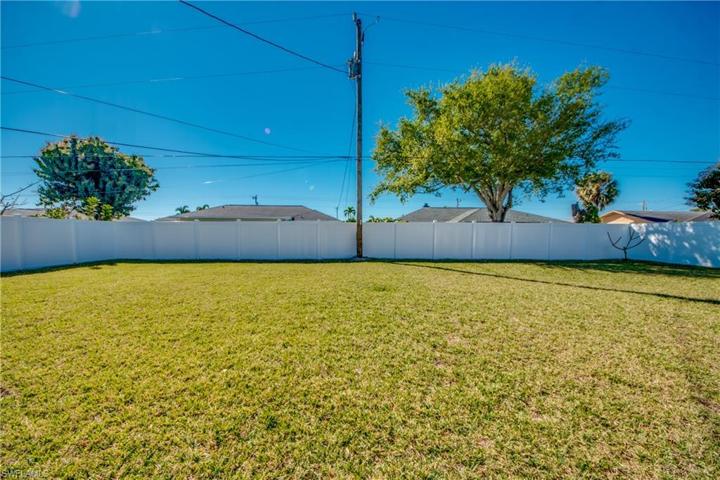 1724 SE 1st ST, CAPE CORAL FL 33990