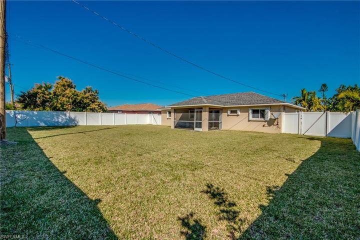 1724 SE 1st ST, CAPE CORAL FL 33990