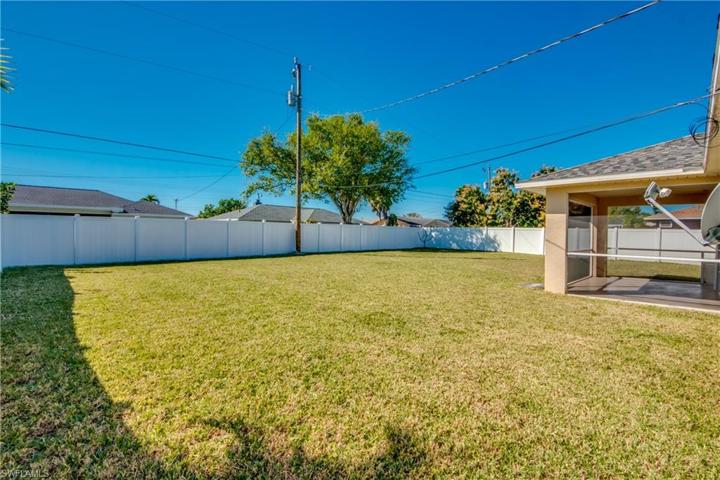 1724 SE 1st ST, CAPE CORAL FL 33990