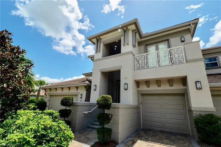 8008  Signature Club Cir  , Naples, FL 34113