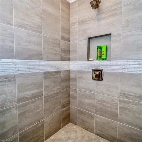 8008  Signature Club Cir  , Naples, FL 34113