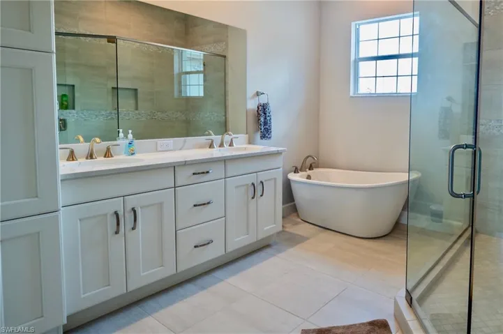 8008  Signature Club Cir  , Naples, FL 34113