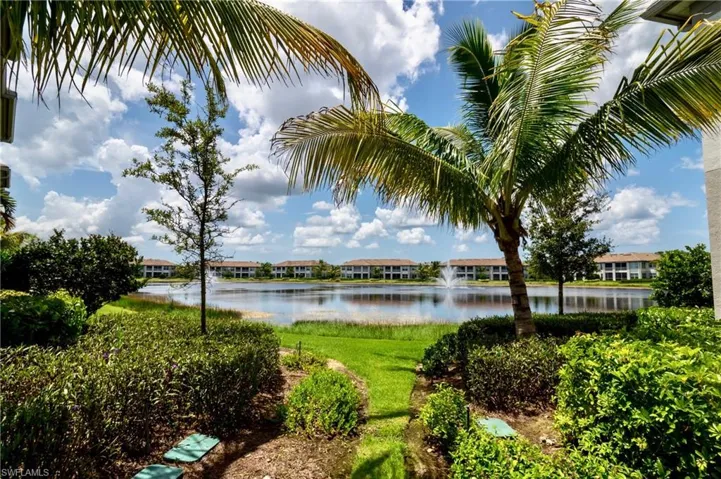 8008  Signature Club Cir  , Naples, FL 34113