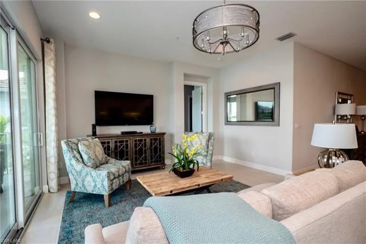 8008  Signature Club Cir  , Naples, FL 34113