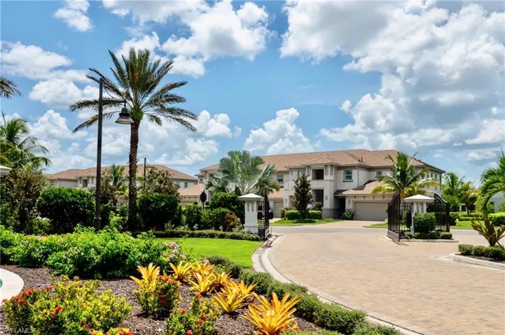 8008  Signature Club Cir  , Naples, FL 34113