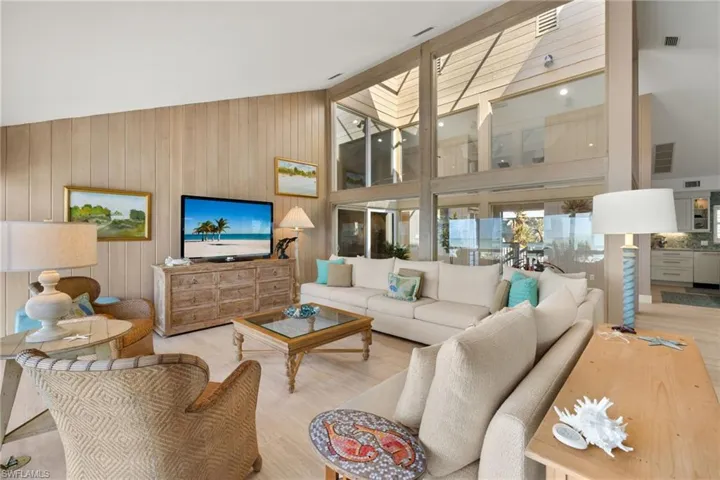 Living Room/Atrium