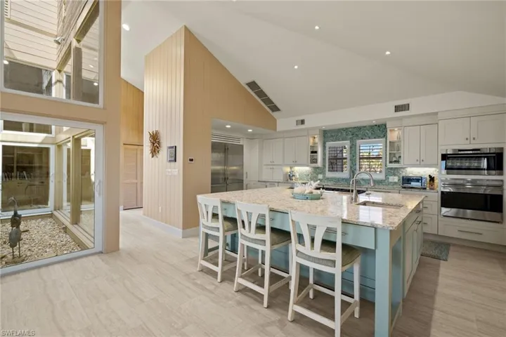 Breakfast Bar/Kitchen