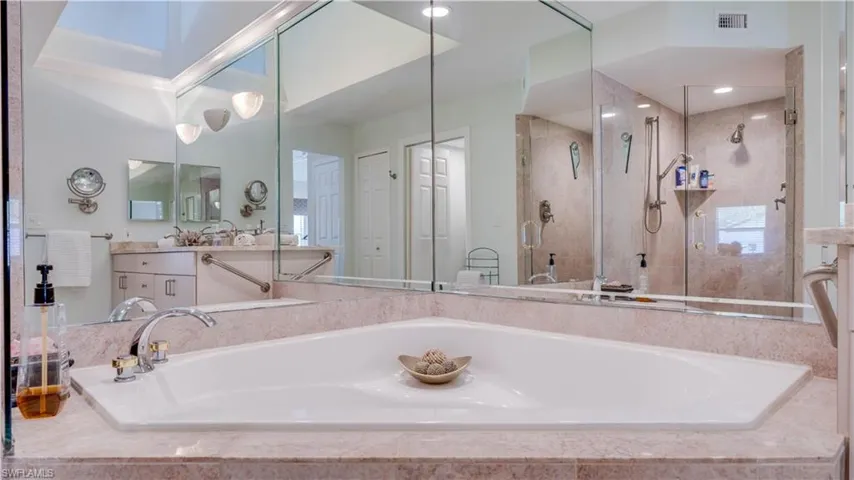 5480 Harbour Castle Dr, Fort Myers, Florida 33907