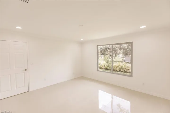 Empty room featuring crown molding and light tile patterned floors