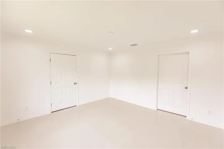 Empty room featuring tile patterned flooring and crown molding
