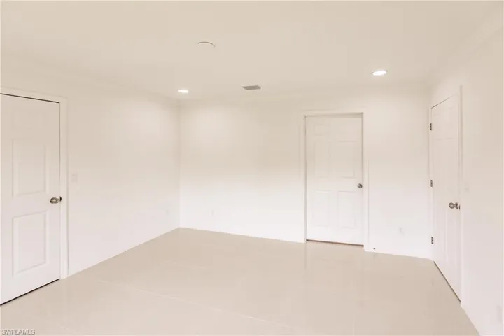 Unfurnished room featuring crown molding and light tile patterned floors