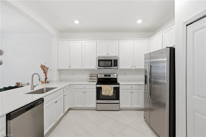 2584 Vine Ave, Naples, Florida 34120