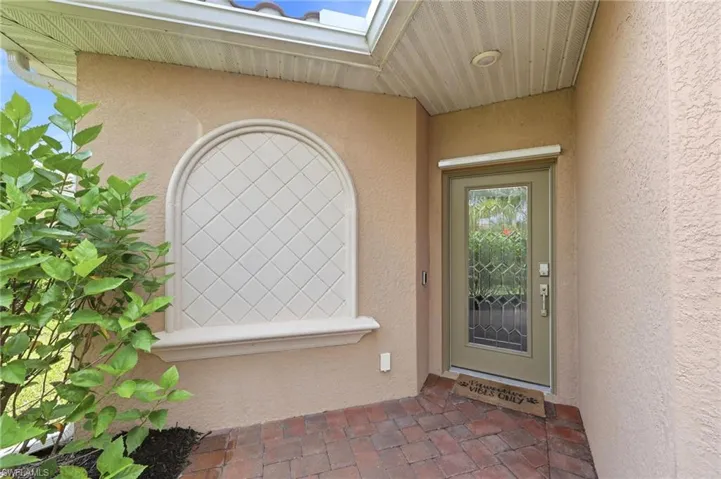 2584 Vine Ave, Naples, Florida 34120