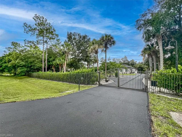 328 16th Ave Nw, Naples, Florida 34120